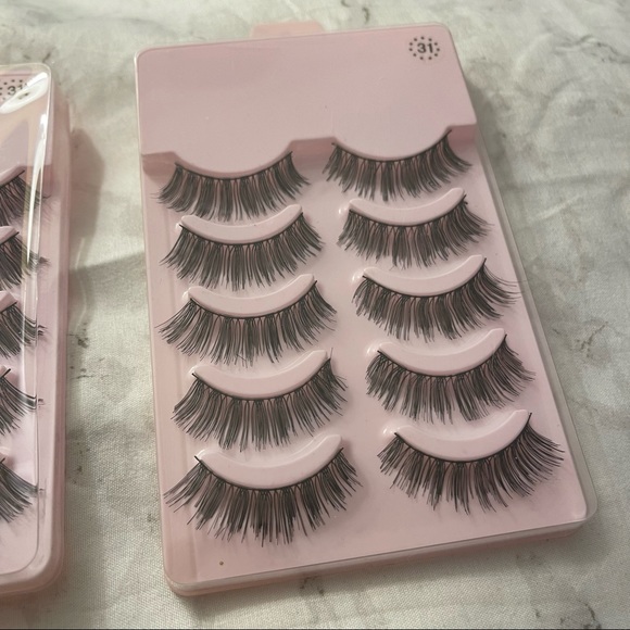 Falsies - False Lashes - Eyelashes - Picture 3 of 3